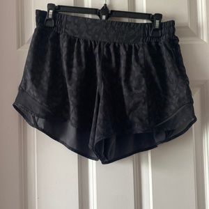 lululemon hotty hot shorts size 10